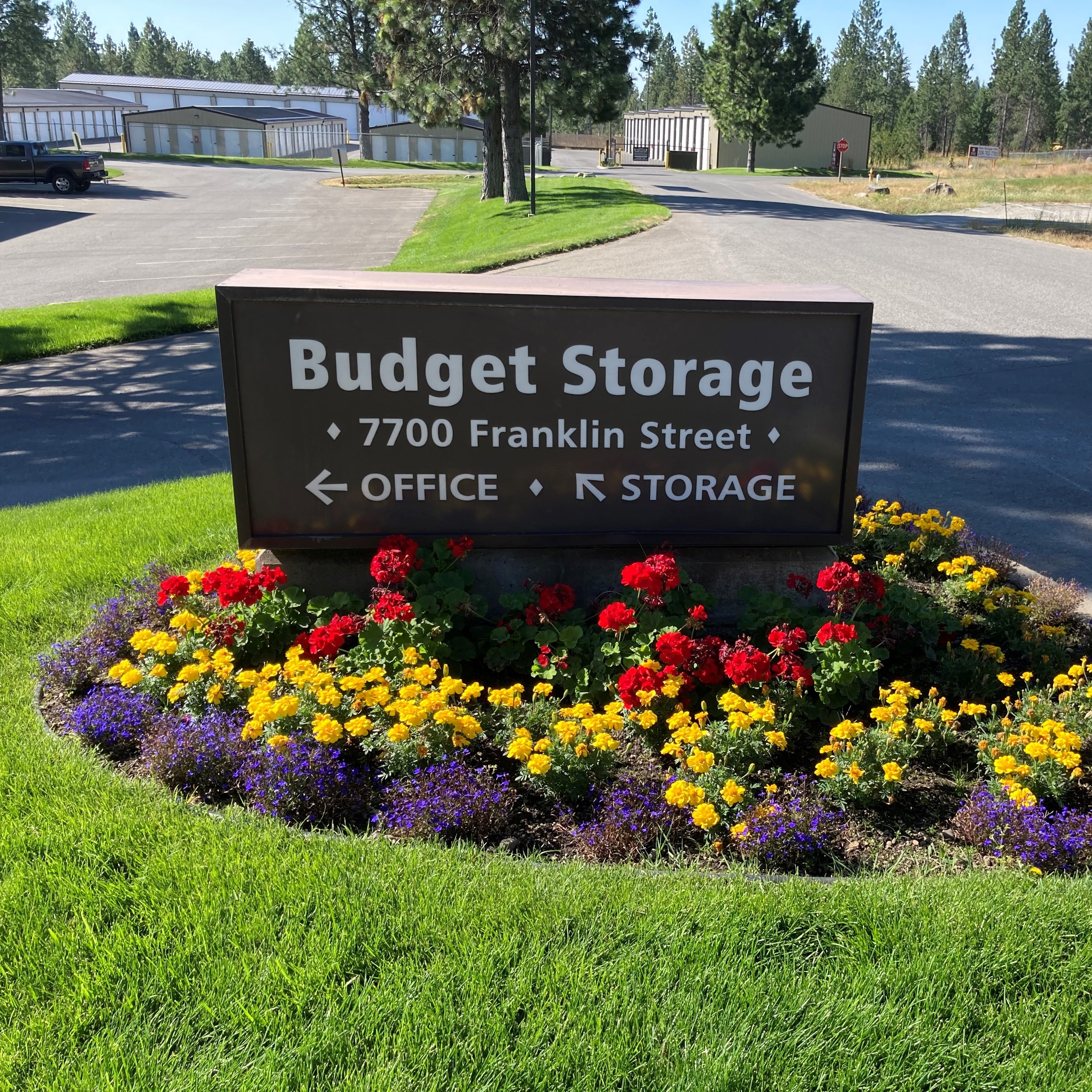 Budget Storage monument sign